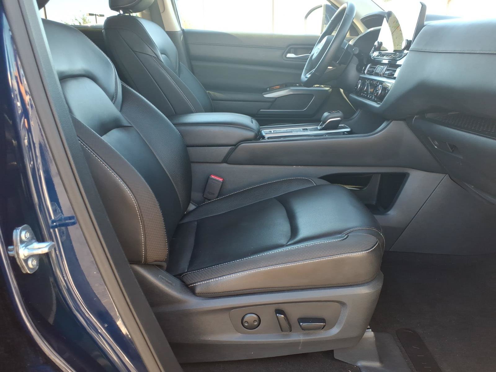 Used 2025 Nissan Pathfinder SL FWD image 10