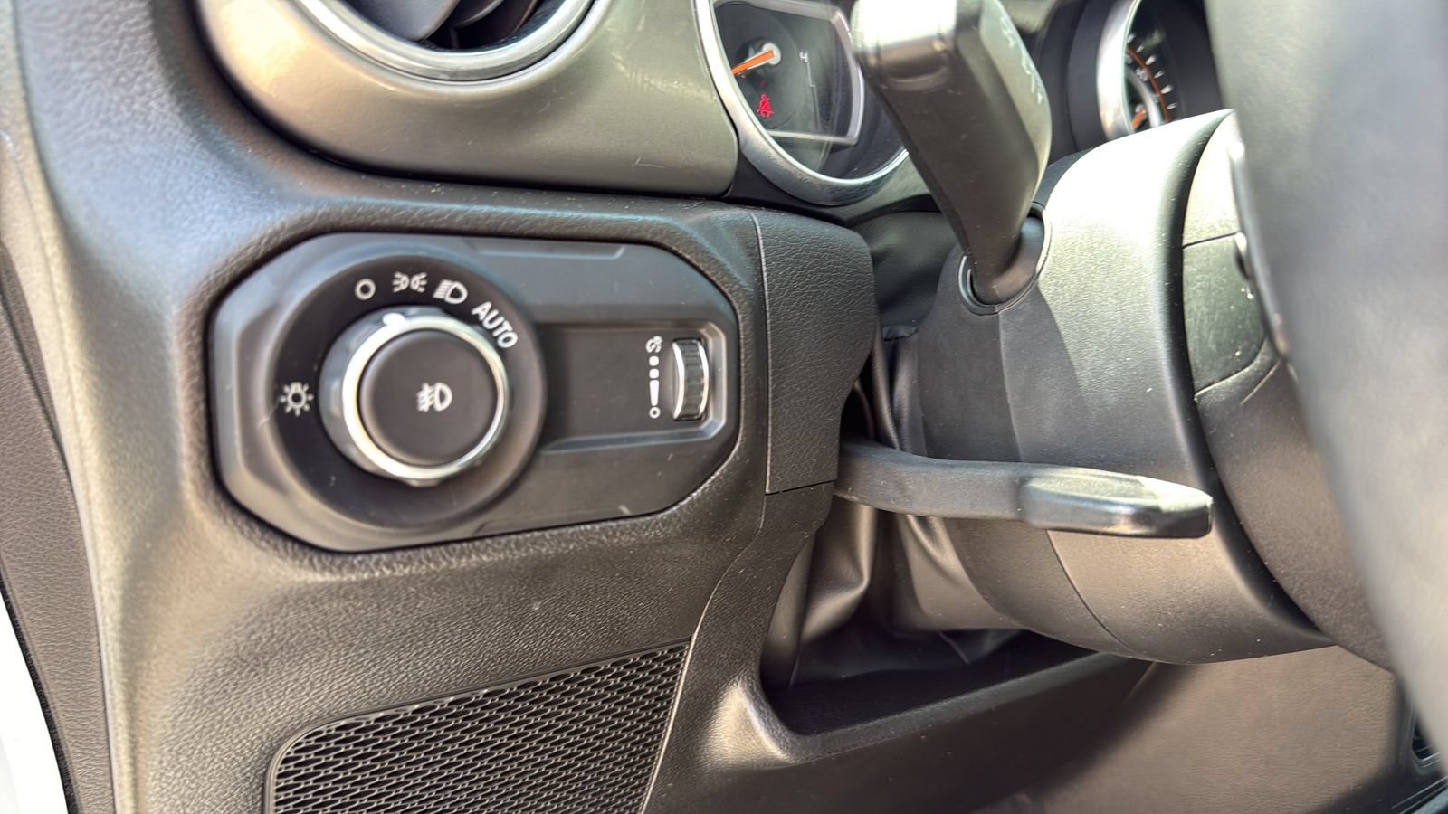 Used 2023 Jeep Wrangler Unlimited Sahara AWD/4WD image 17