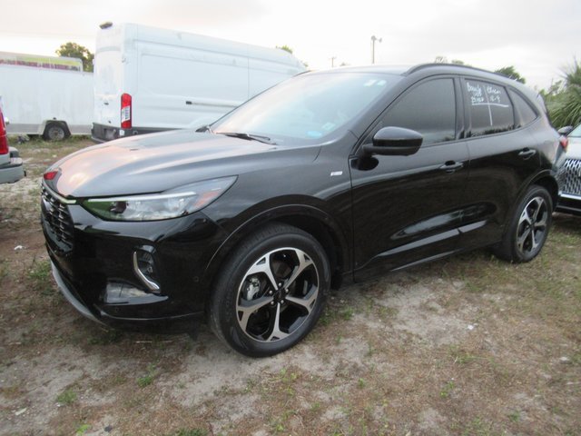 Certified 2023 Ford Escape ST-Line Elite w/ Premium Technology Package image 2