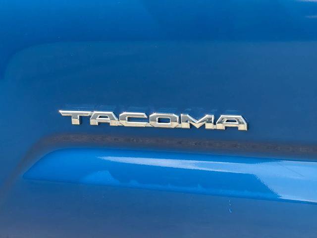 Used 2018 Toyota Tacoma SR5 AWD/4WD image 13