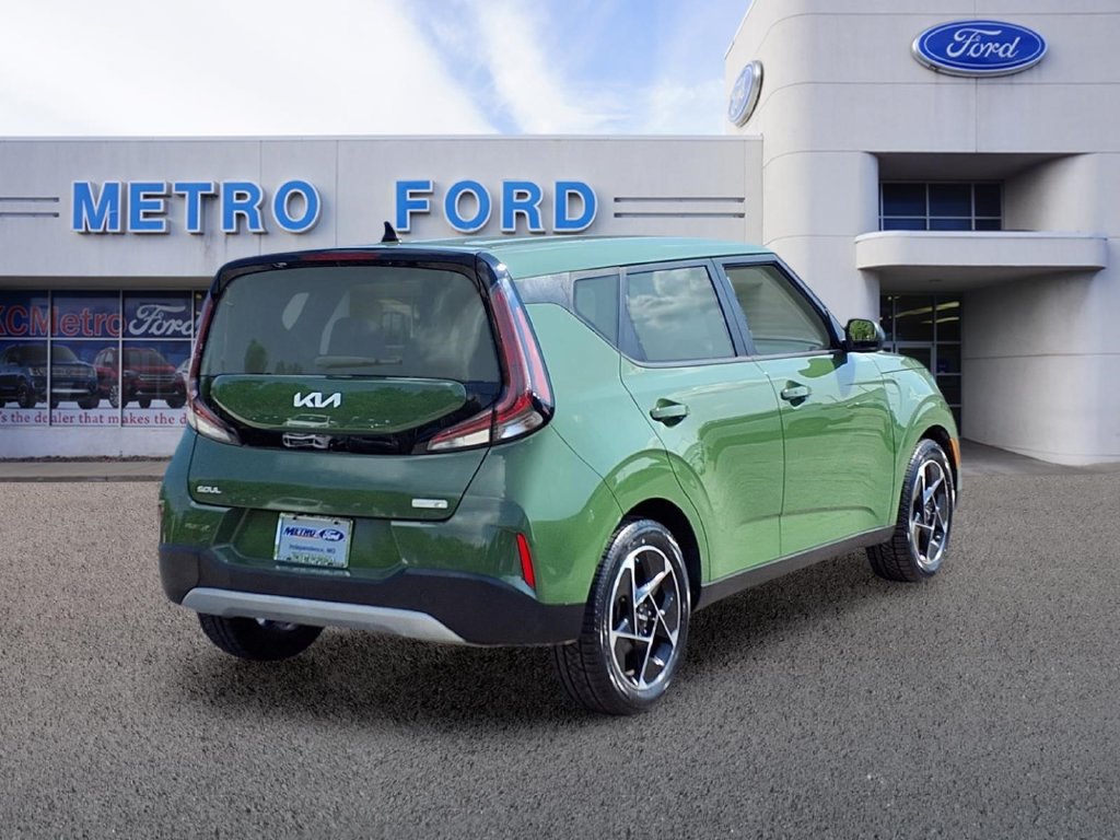 Used 2023 Kia Soul EX FWD image 3