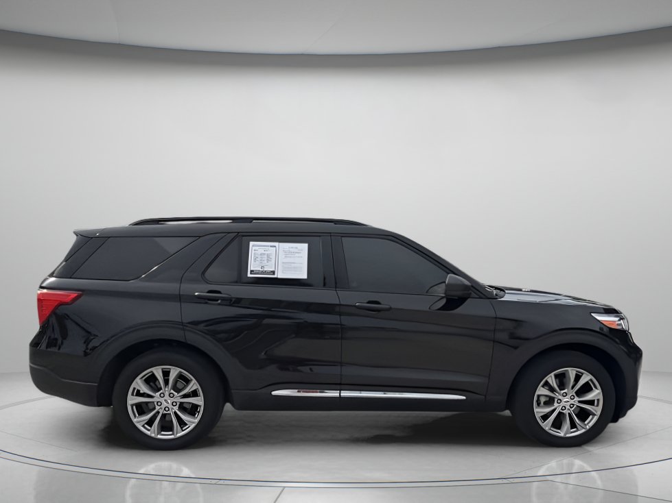 Certified 2023 Ford Explorer XLT w/ Equipment Group 202A RWD image 2