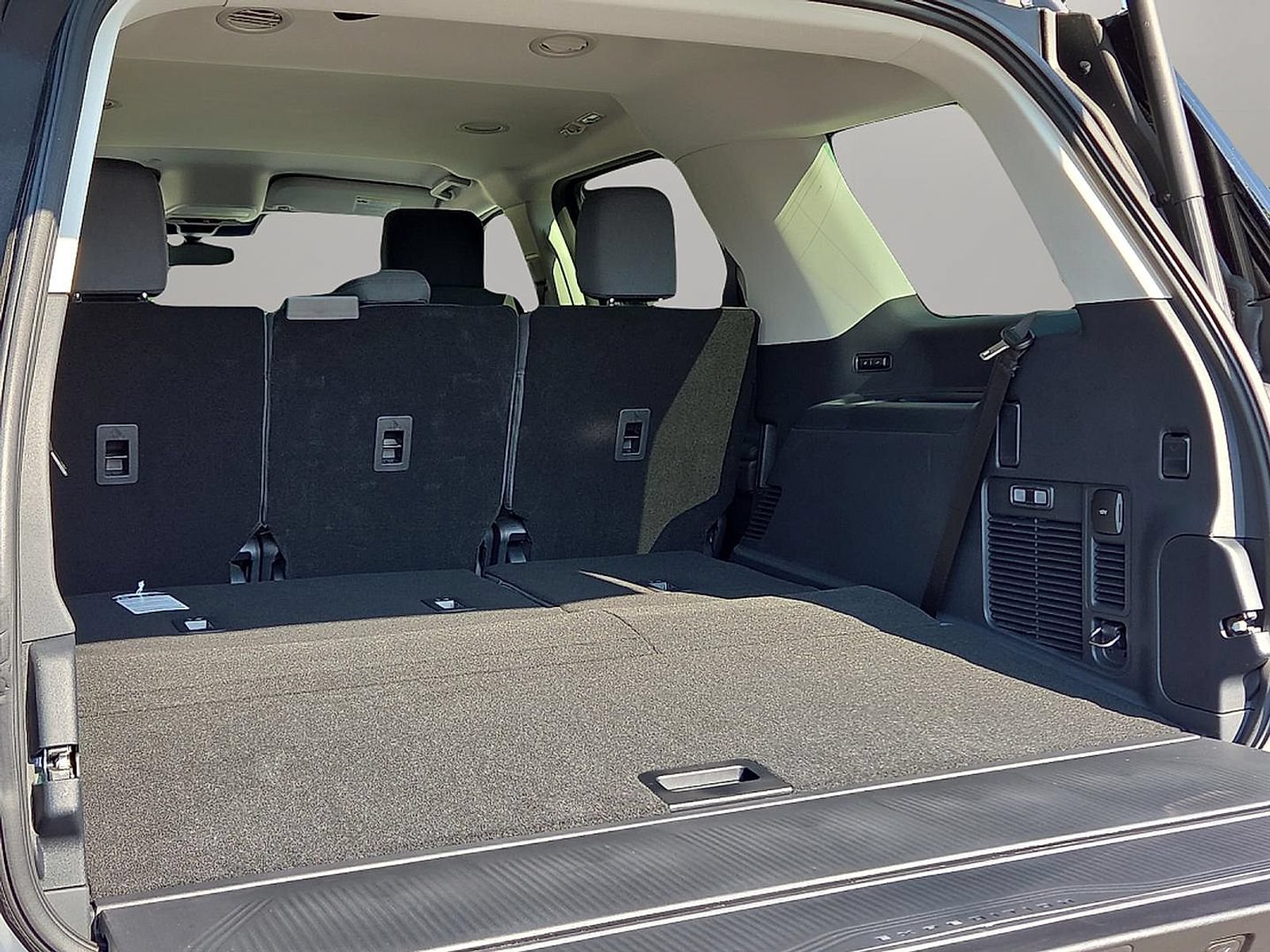 Certified 2025 Ford Expedition Active AWD/4WD image 9