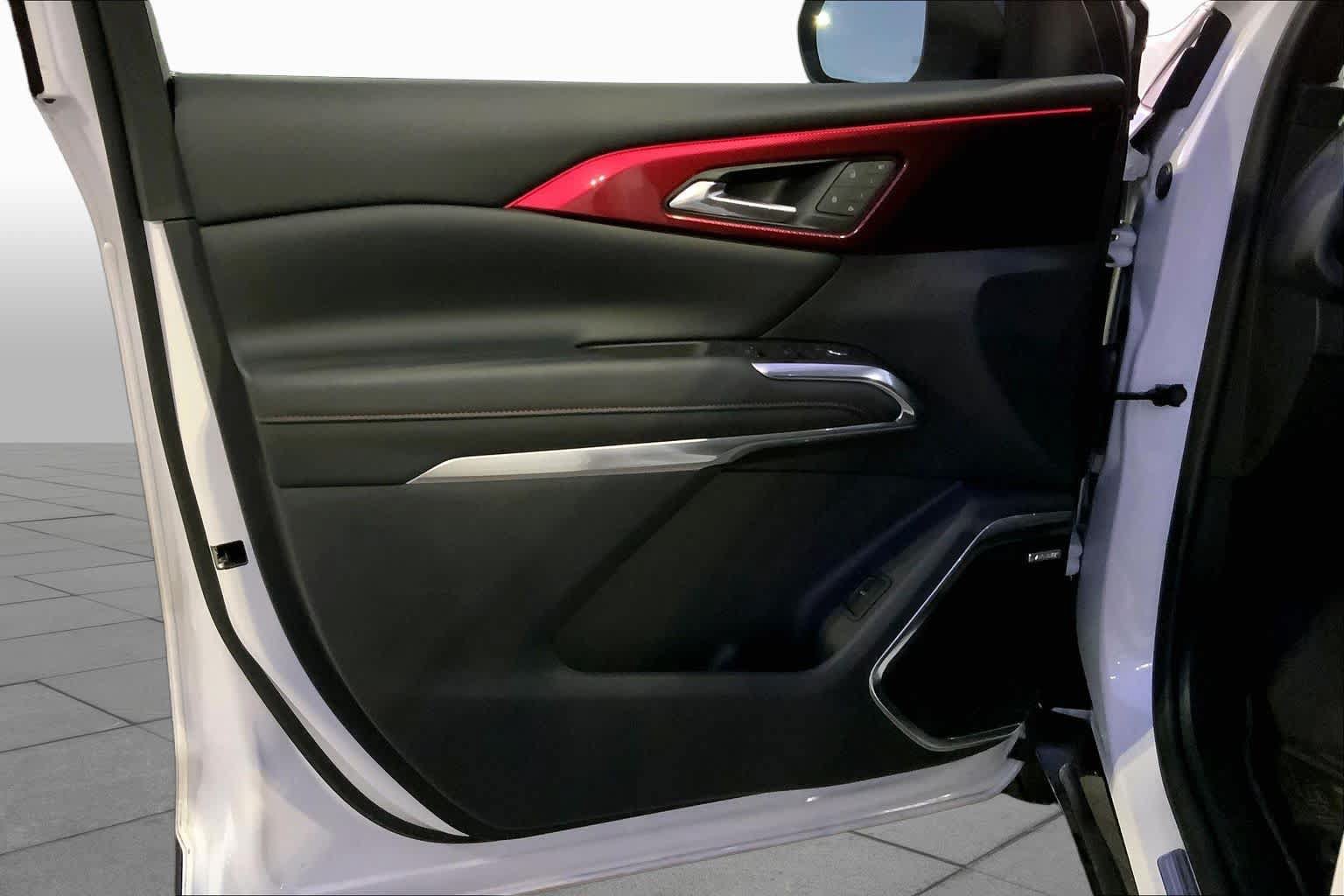 Used 2024 Chevrolet Traverse RS FWD image 19