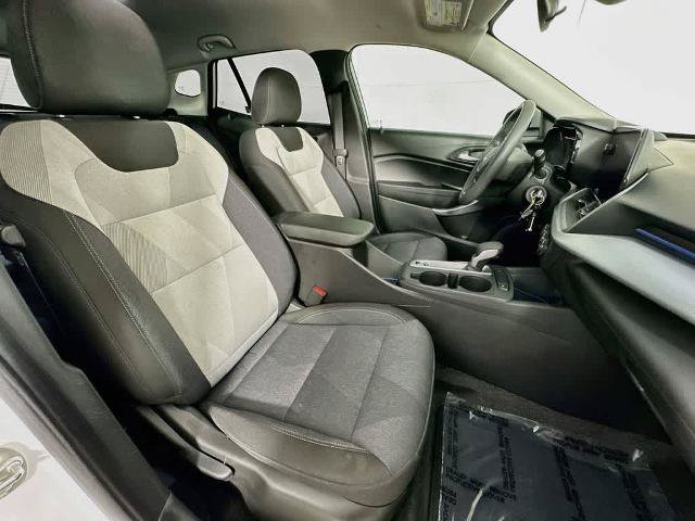 Used 2024 Chevrolet Trax LS w/ LS Convenience Package FWD image 13
