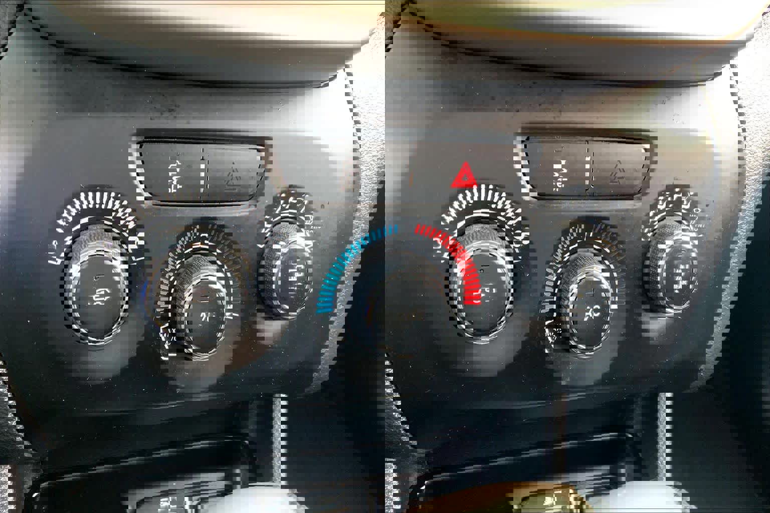 Used 2017 Jeep Cherokee Sport image 28