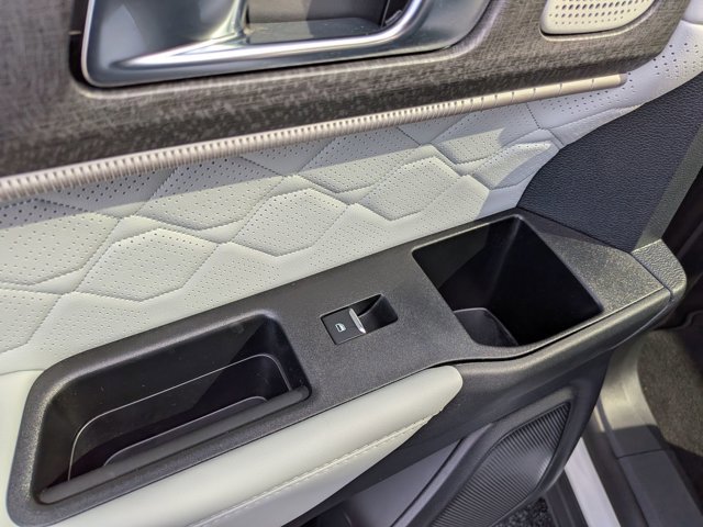 Certified 2025 Ford Explorer Platinum w/ Ultimate Package image 28