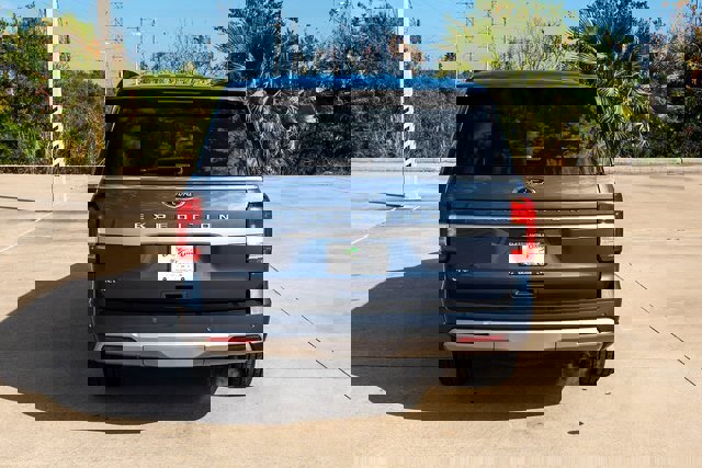 Certified 2022 Ford Expedition XLT image 3