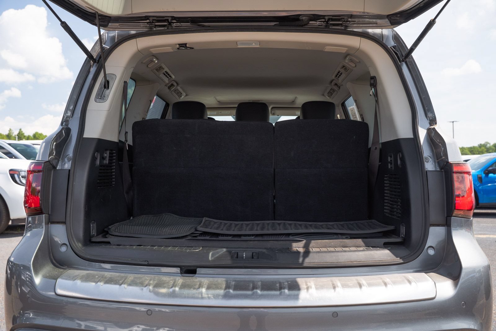Used 2018 INFINITI QX80 4WD w/ Driver Assistance Package image 15