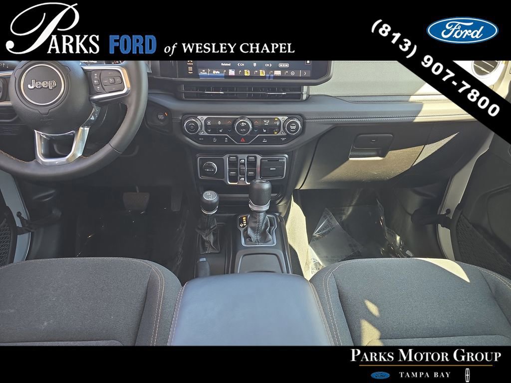 Used 2024 Jeep Wrangler Sahara image 12