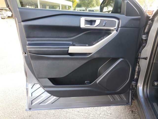 Certified 2021 Ford Explorer XLT w/ Equipment Group 202A image 13