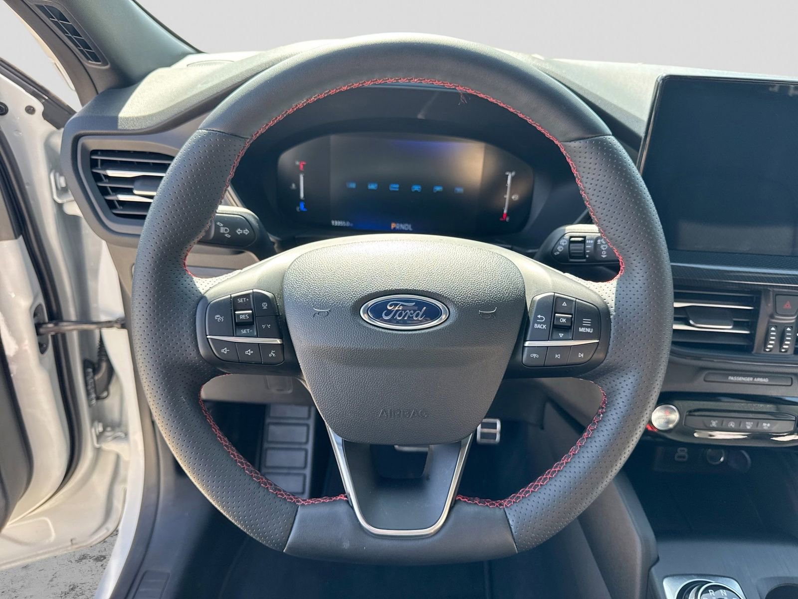 Certified 2024 Ford Escape ST-Line w/ Tech Pack #1 AWD/4WD image 28
