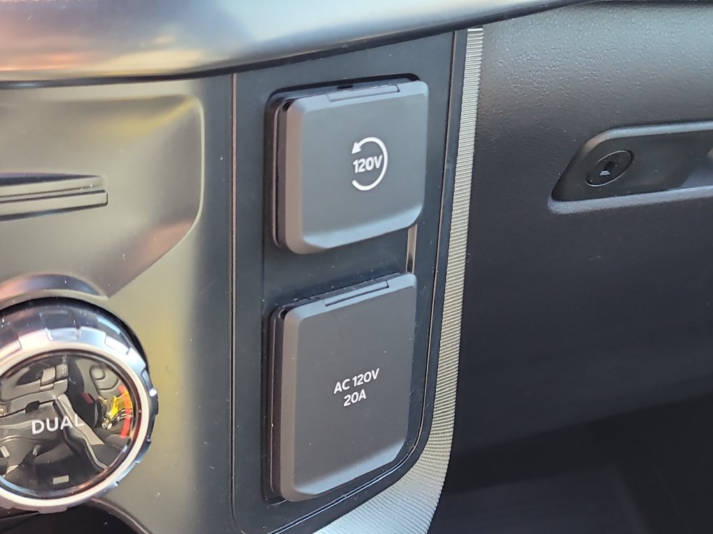 Certified 2025 Ford F150 Platinum w/ Equipment Group 702A High AWD/4WD image 24