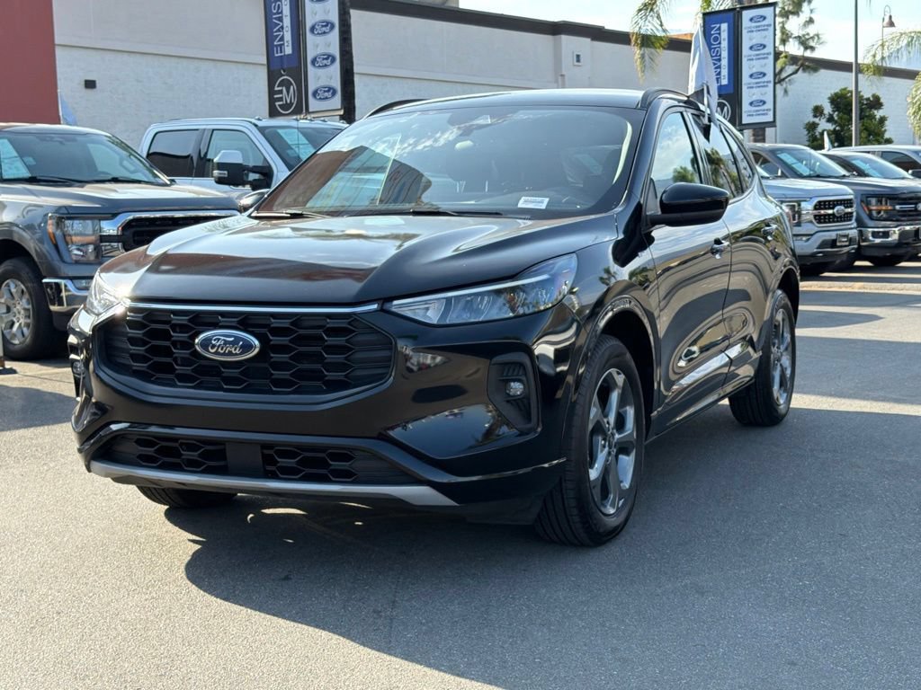 Certified 2024 Ford Escape ST-Line Select w/ Tech Pack #1 AWD/4WD image 5