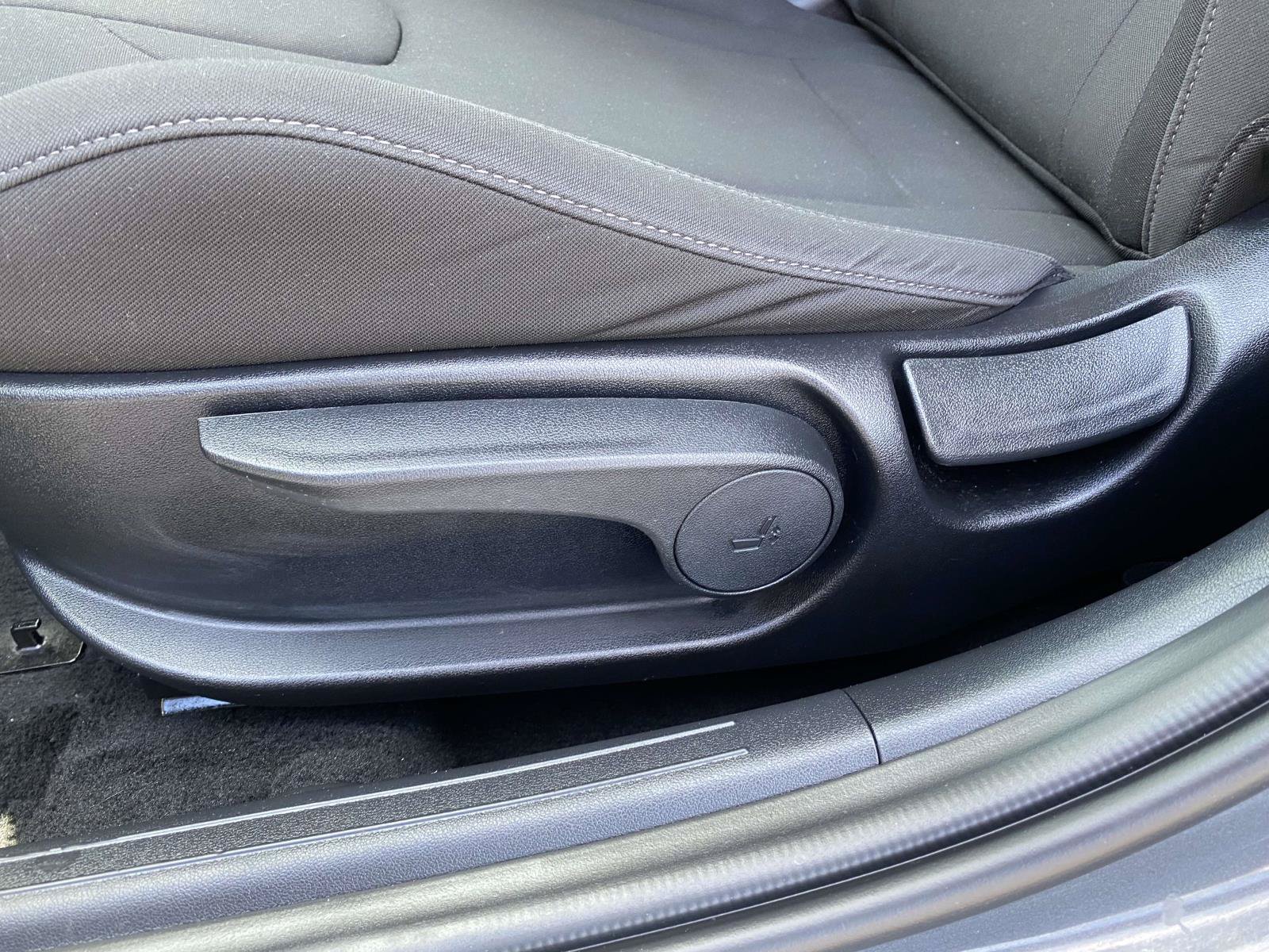 Used 2024 Hyundai Elantra SEL FWD image 16