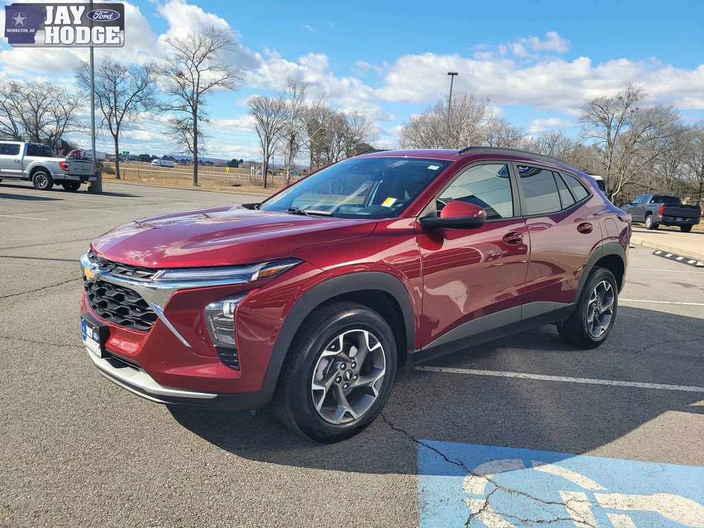 Used 2025 Chevrolet Trax LT w/ LT Convenience Package image 7