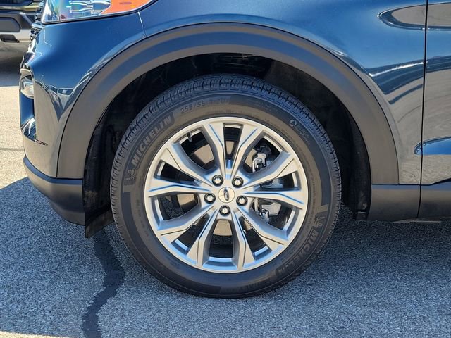 Certified 2022 Ford Explorer XLT w/ Equipment Group 202A AWD/4WD image 9