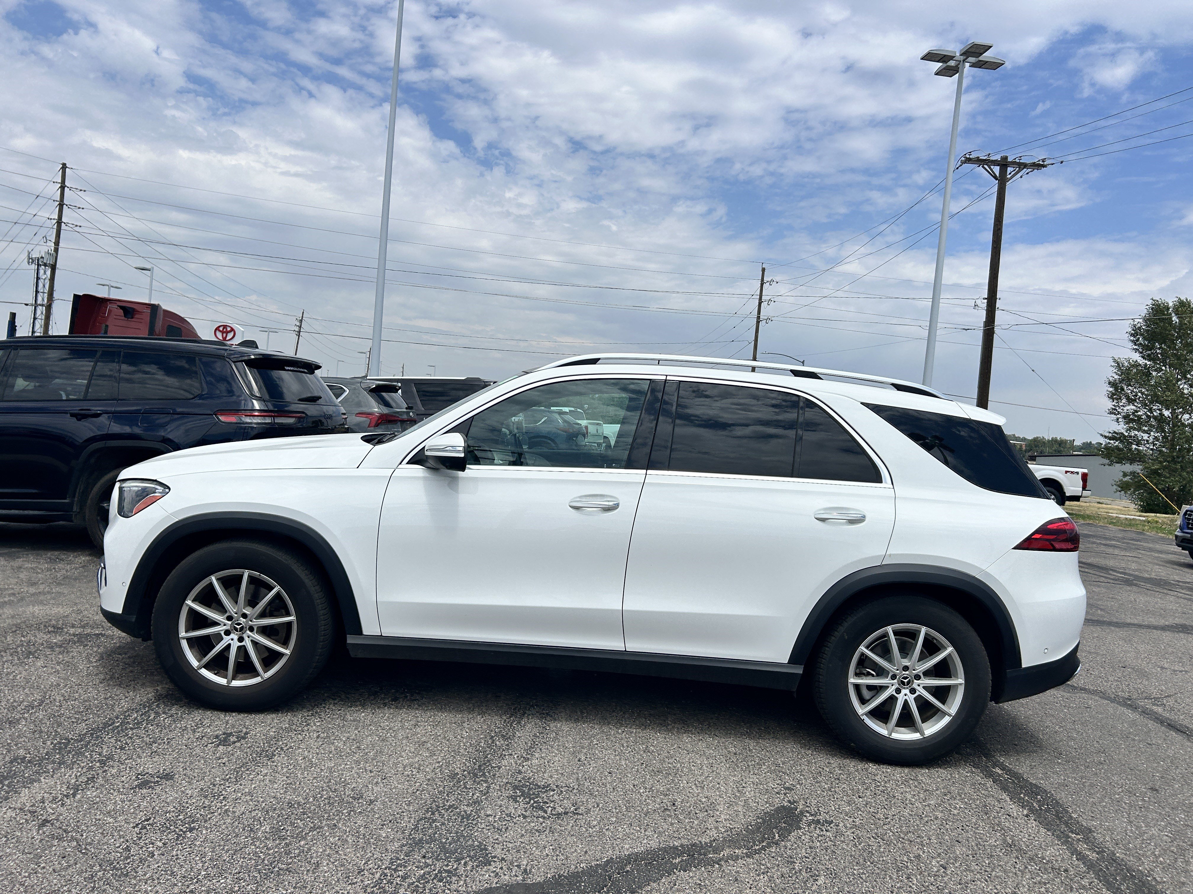 Used 2025 Mercedes-Benz GLE 350 4MATIC image 2
