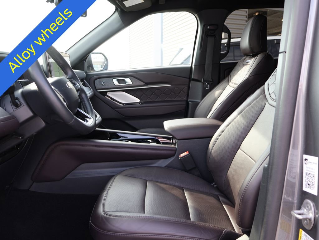 Certified 2025 Ford Explorer Platinum w/ LUX Leather Package AWD/4WD image 25