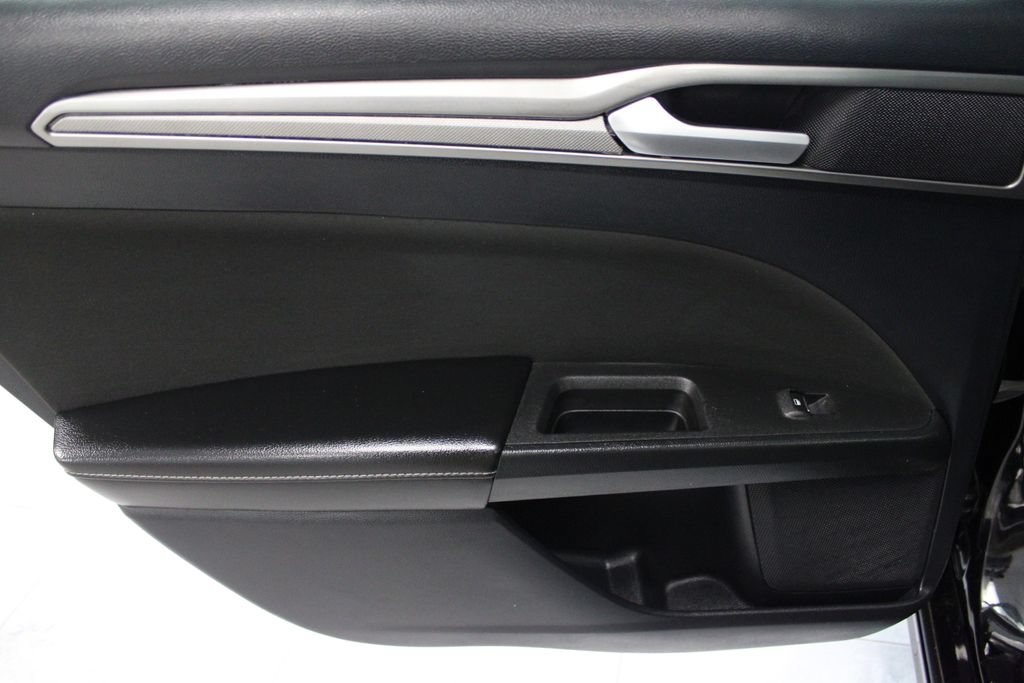 Certified 2020 Ford Fusion SE FWD image 32
