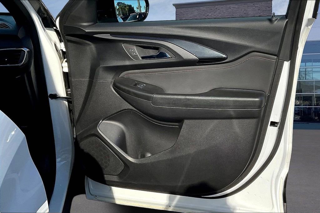 Used 2023 Chevrolet TrailBlazer RS w/ Convenience Package image 29