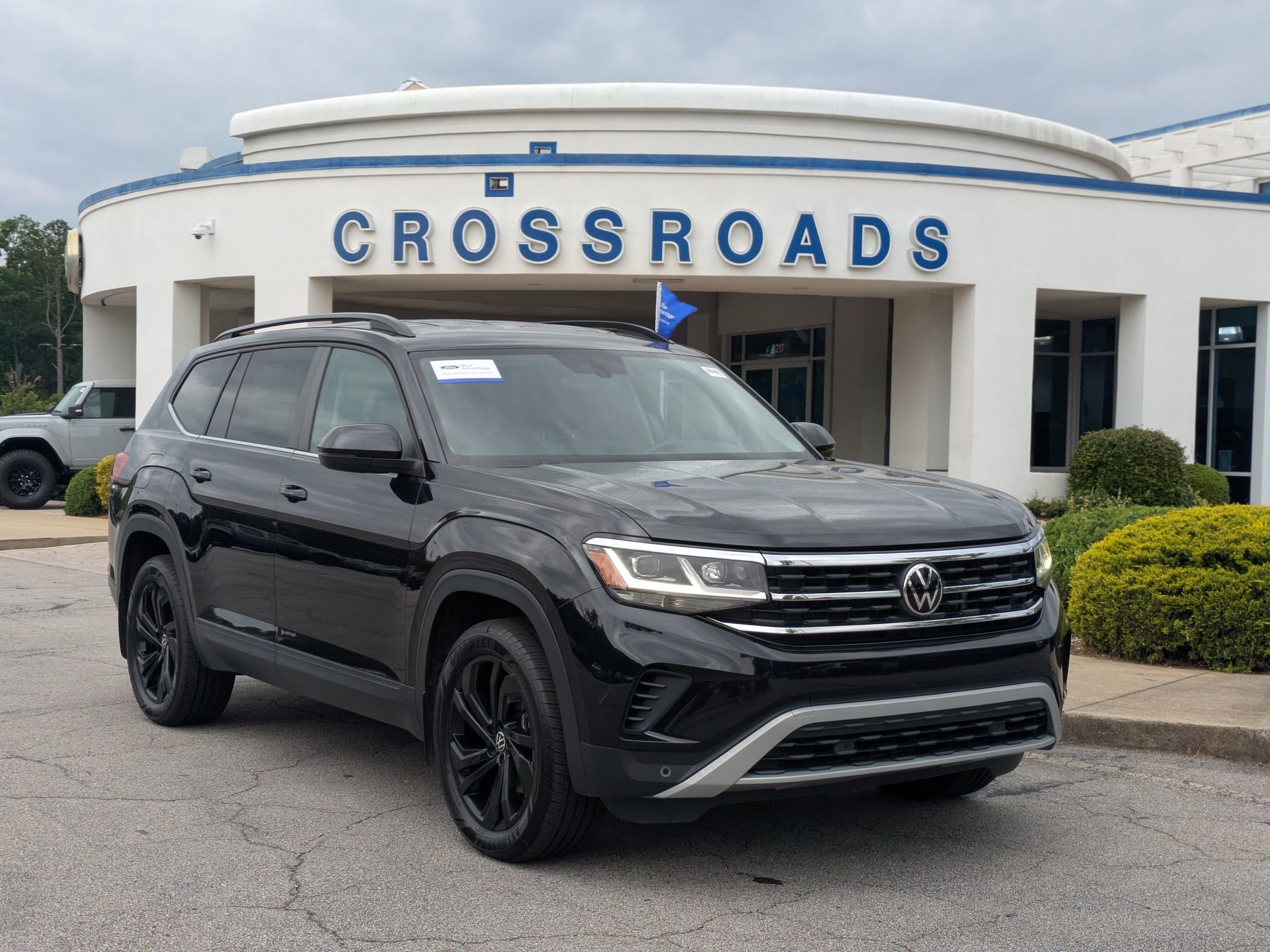 Used 2022 Volkswagen Atlas SE w/ Black Wheel Package FWD image 1