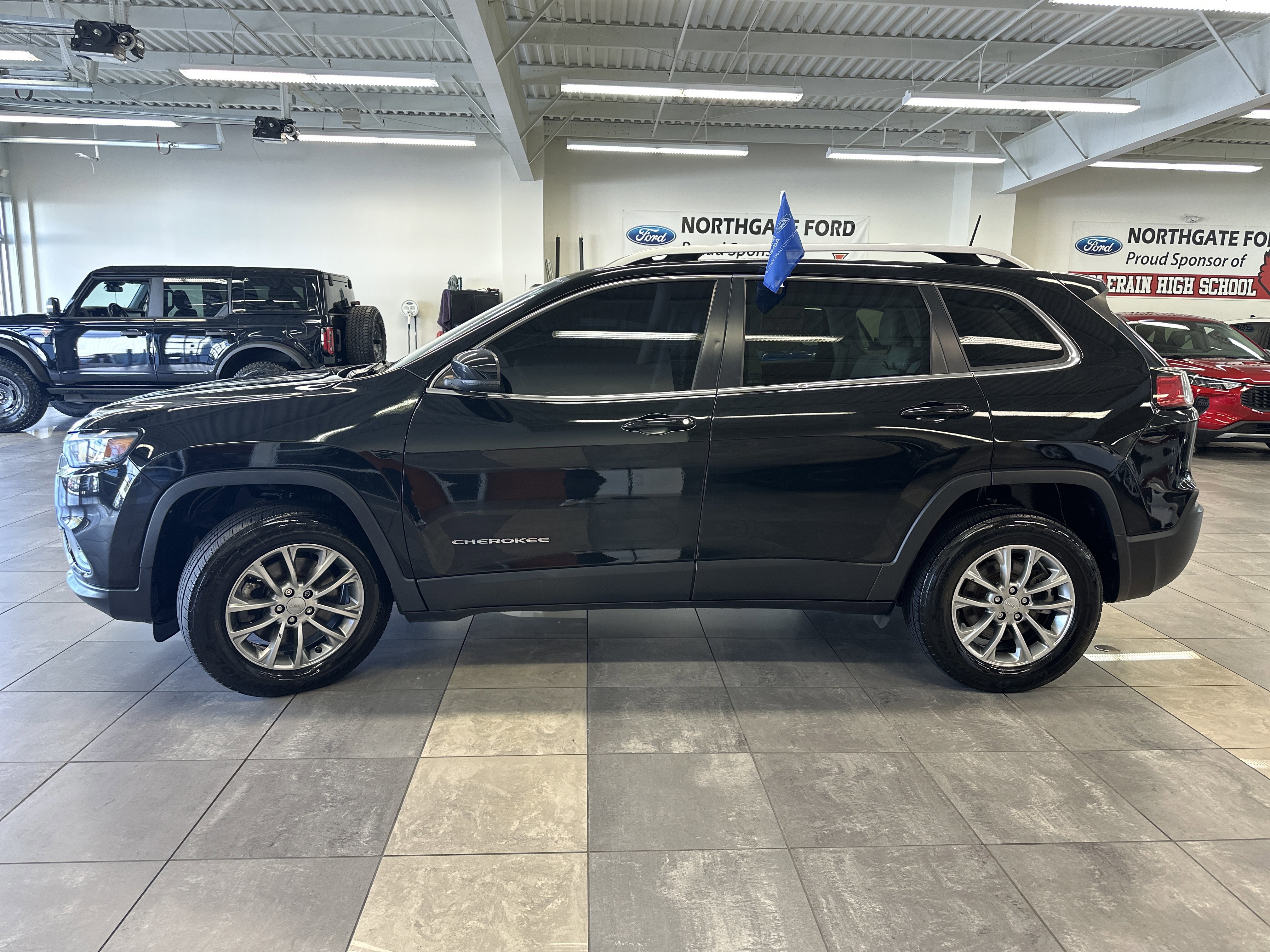 Used 2021 Jeep Cherokee Latitude Lux image 2