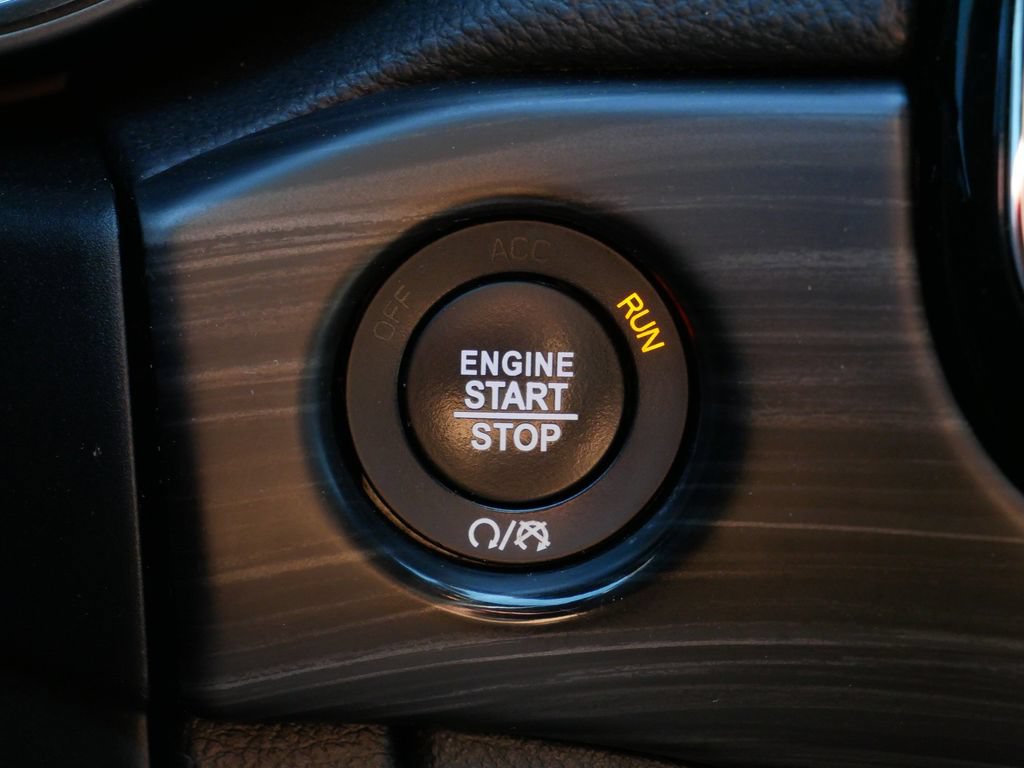 Used 2021 Jeep Grand Cherokee Laredo X AWD/4WD image 24