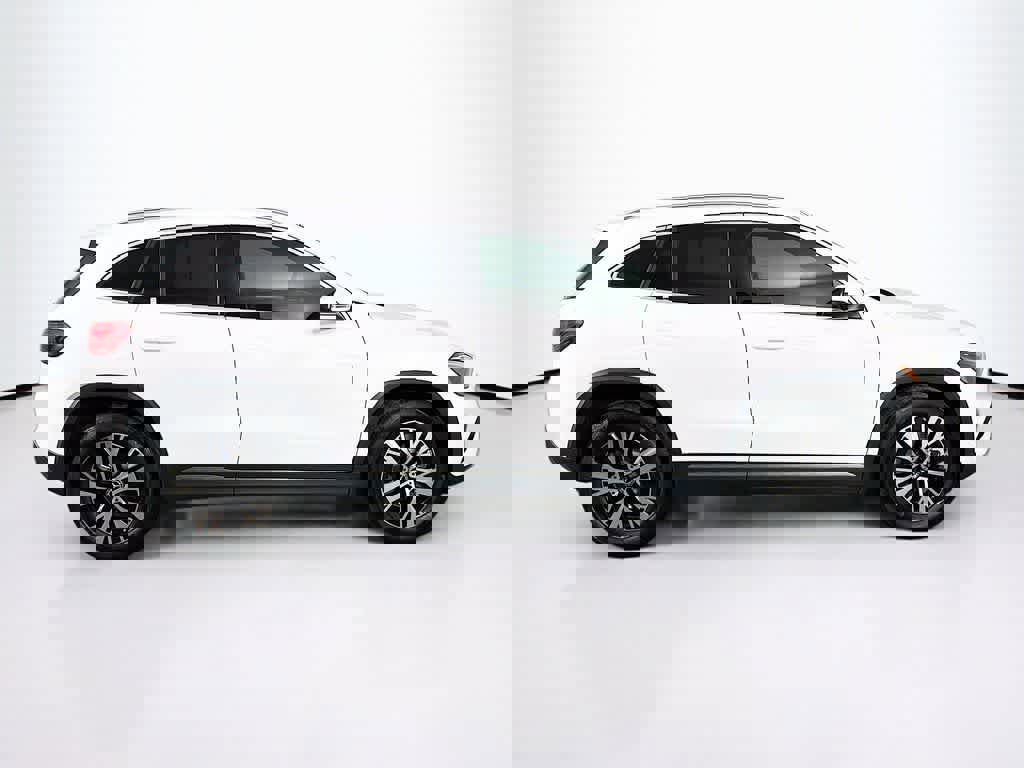 Used 2025 Mercedes-Benz GLA 250 4MATIC image 6