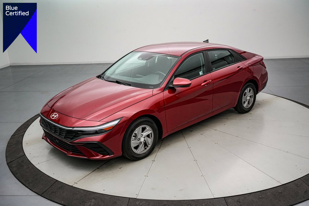 Used 2025 Hyundai Elantra SE image 1