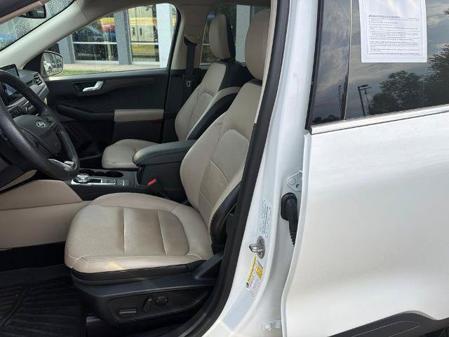 Certified 2020 Ford Escape Titanium w/ Titanium Premium Package 2.0 AWD/4WD image 9