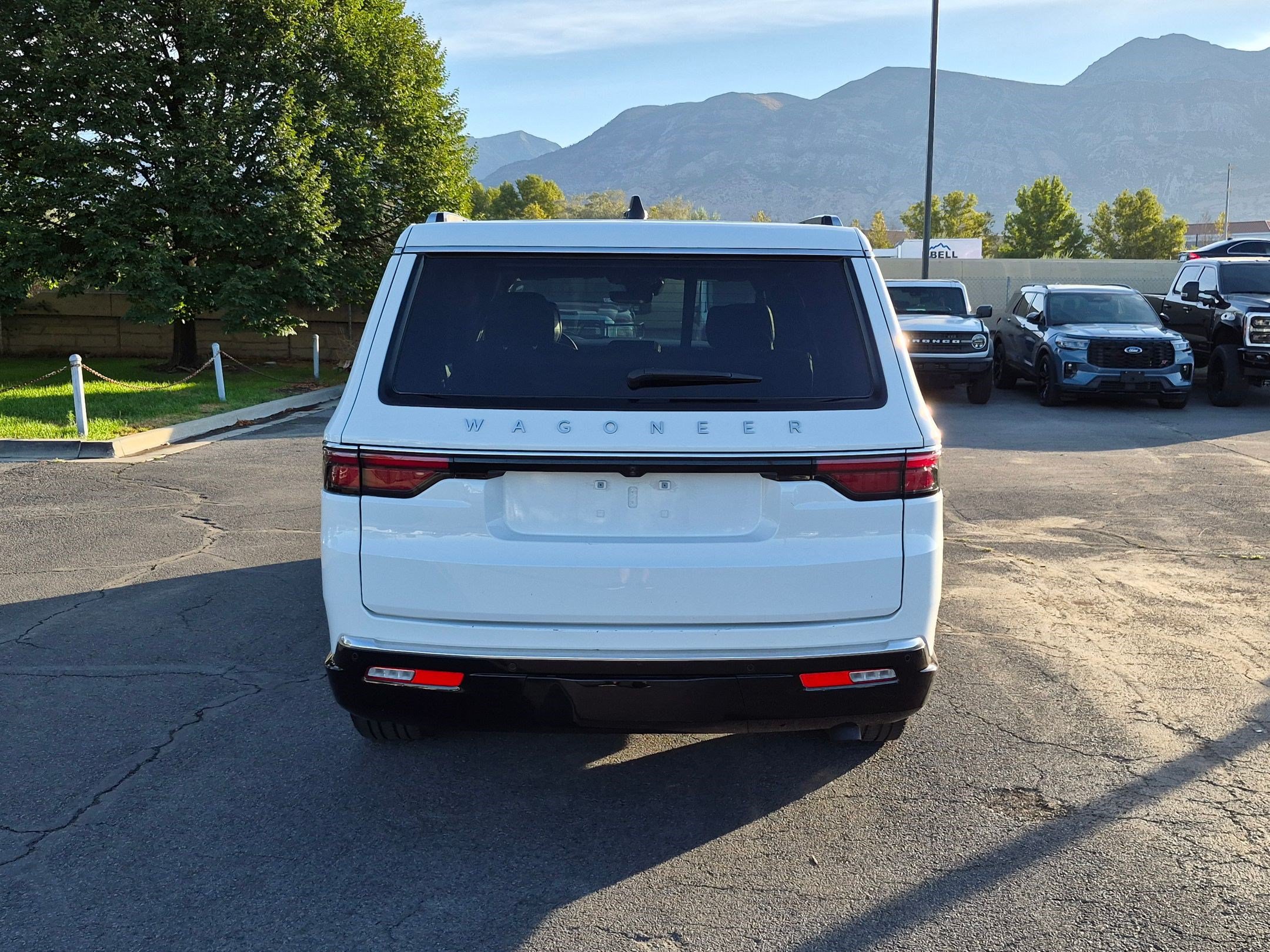 Used 2025 Jeep Wagoneer L Series II AWD/4WD image 7