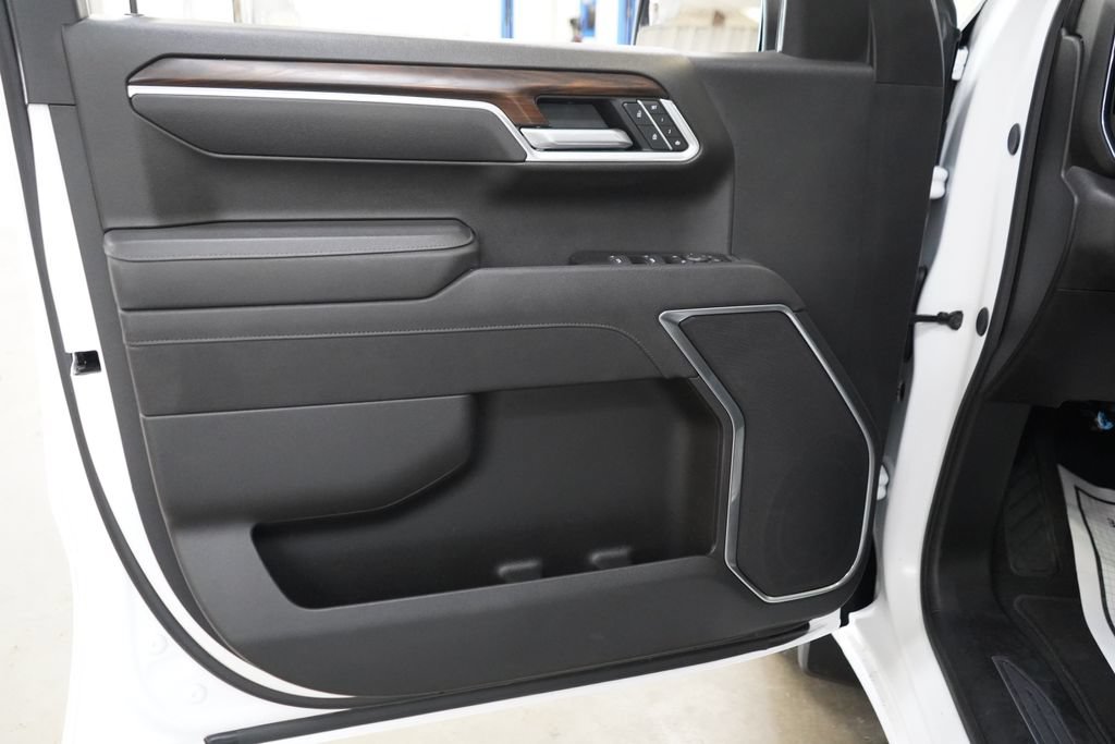 Used 2025 GMC Sierra 1500 SLT RWD image 18