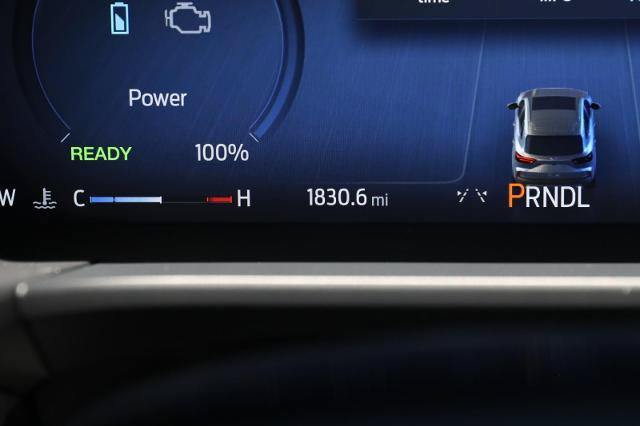 Certified 2025 Ford Escape SE w/ PHEV Premium Package FWD image 38