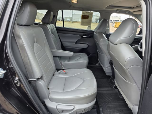 Used 2022 Toyota Highlander XLE image 27
