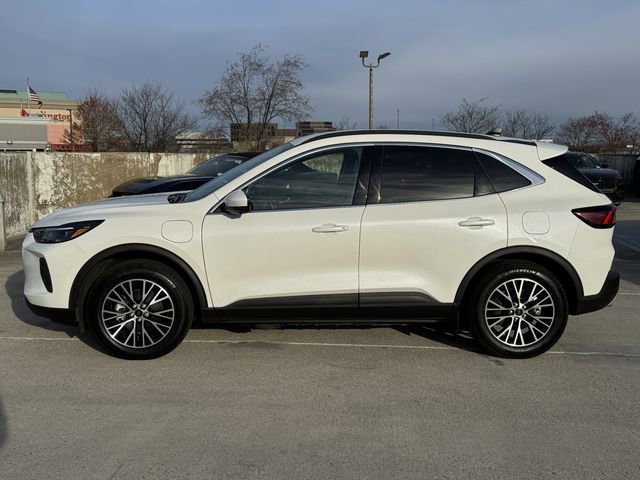 Certified 2025 Ford Escape SE w/ PHEV Premium Package image 2