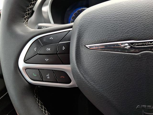 Used 2025 Chrysler Pacifica Select image 21