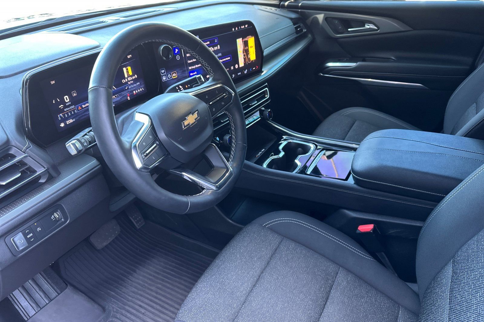 Used 2024 Chevrolet Traverse LT w/ Trailering Package image 13