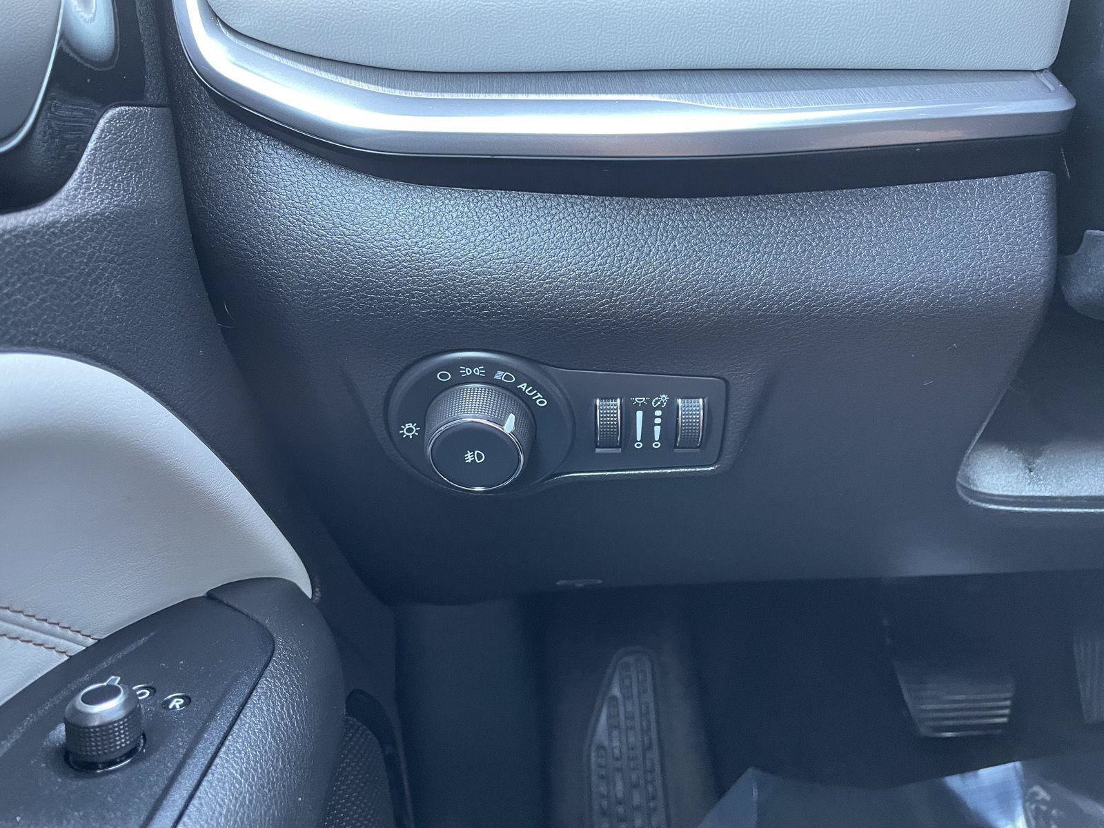 Used 2025 Jeep Compass Limited AWD/4WD image 16