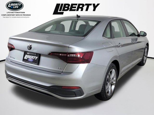 Used 2024 Volkswagen Jetta SE FWD image 3