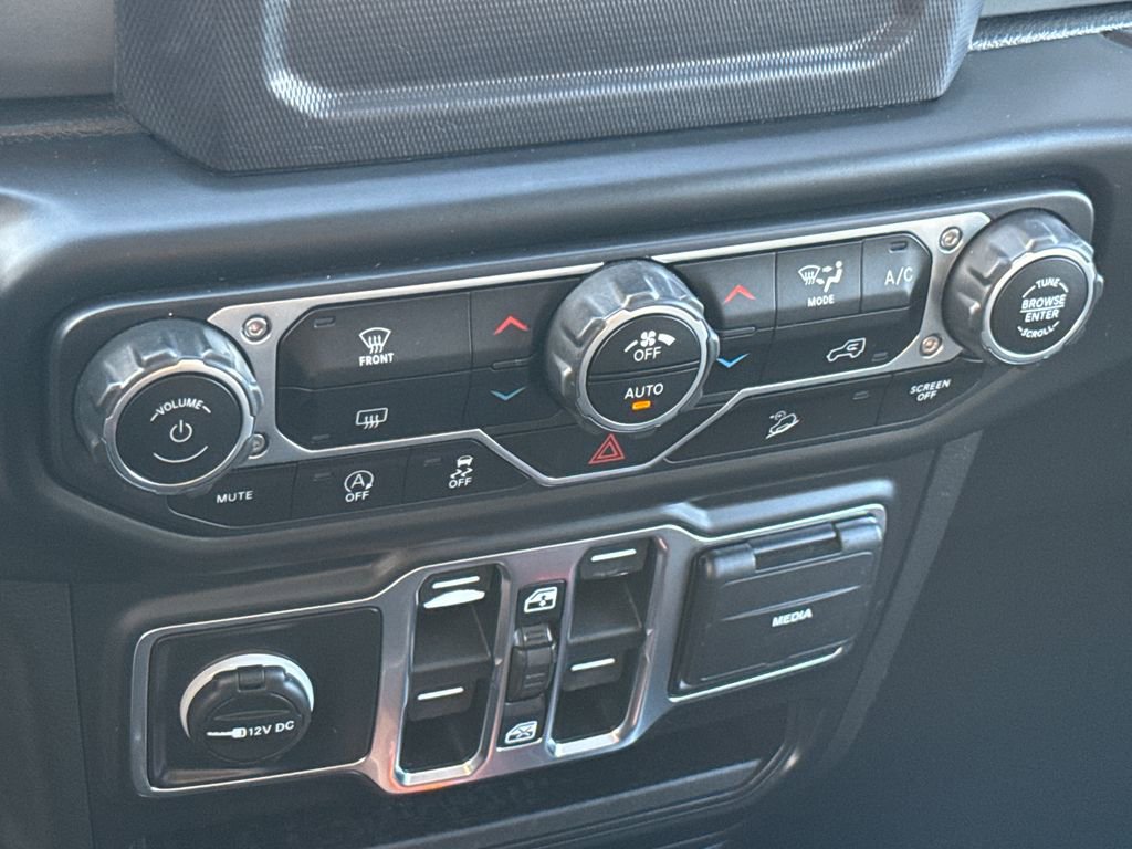 Used 2020 Jeep Wrangler Unlimited Sahara image 21