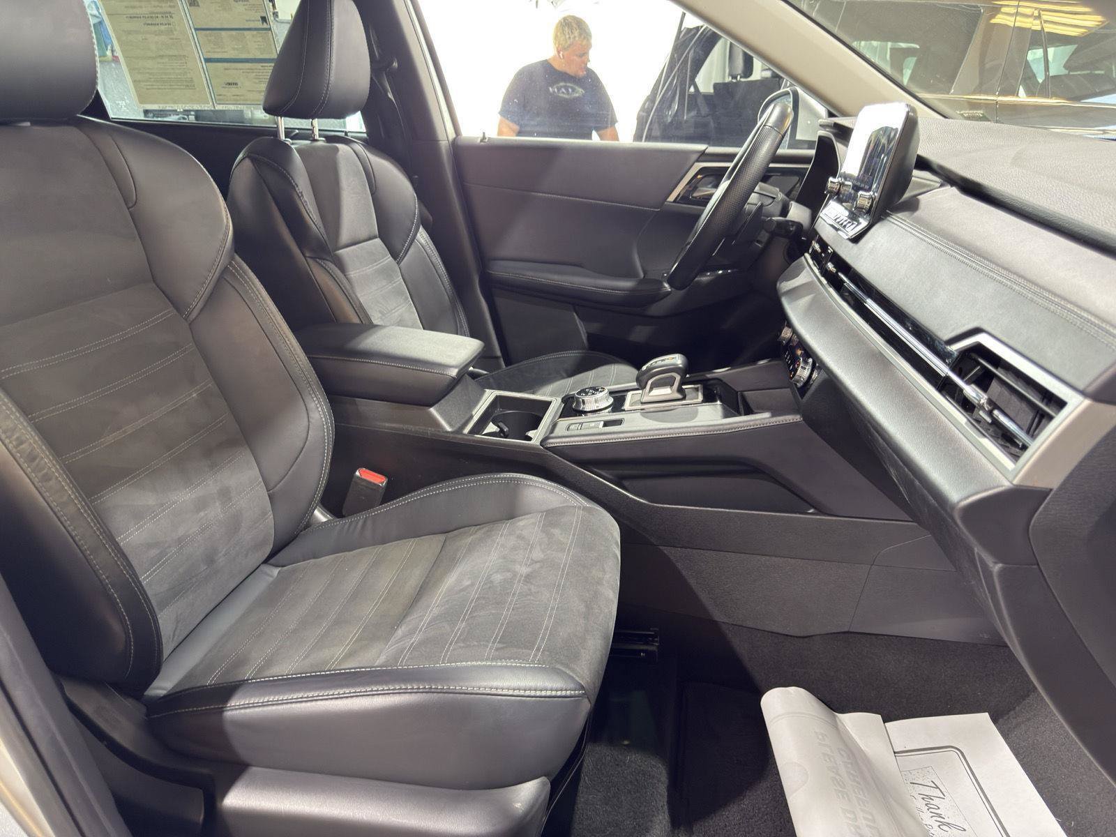 Used 2023 Mitsubishi Outlander SE FWD image 27
