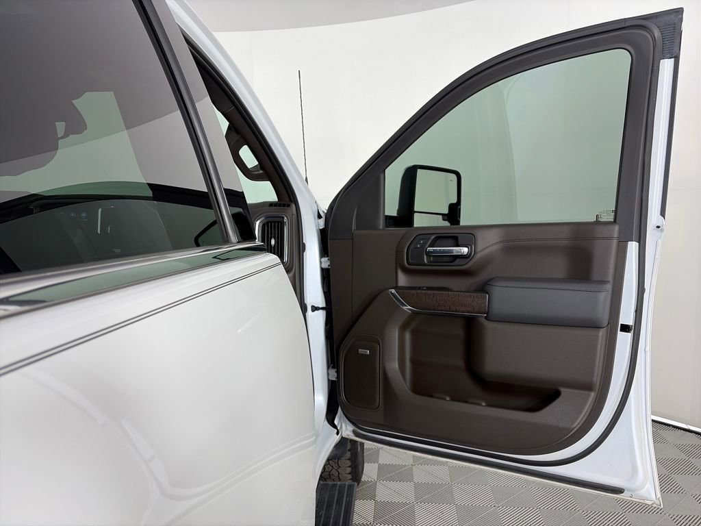 Used 2023 GMC Sierra 2500 Denali w/ Denali Ultimate Package image 30