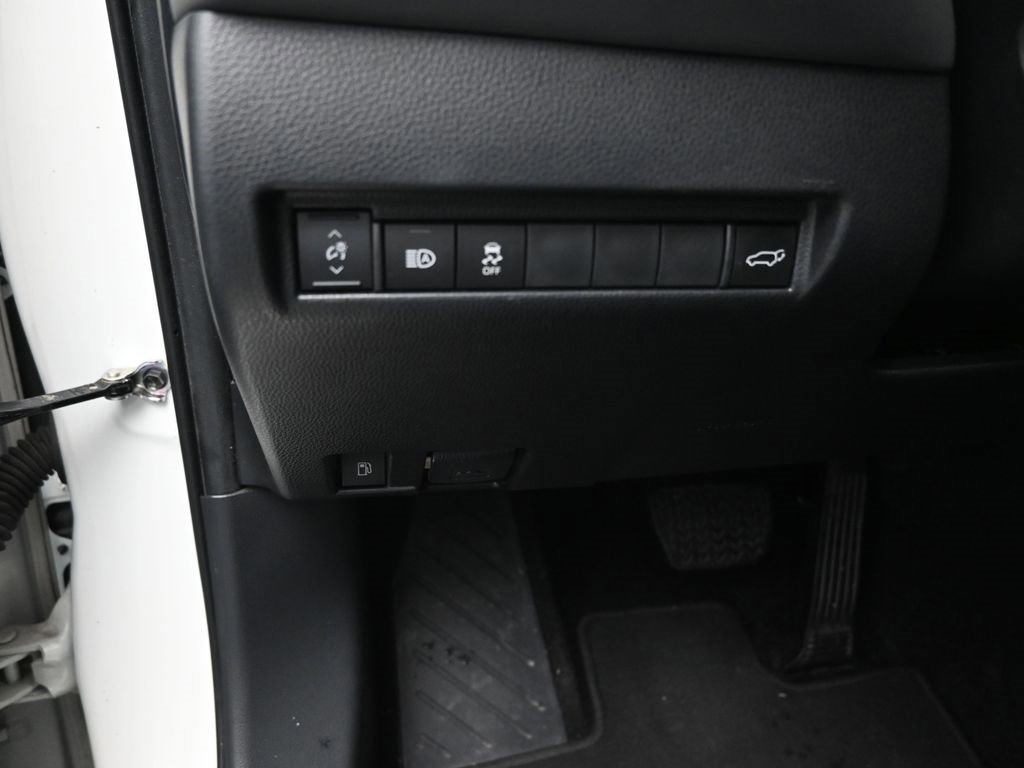 Used 2022 Toyota Venza XLE image 19