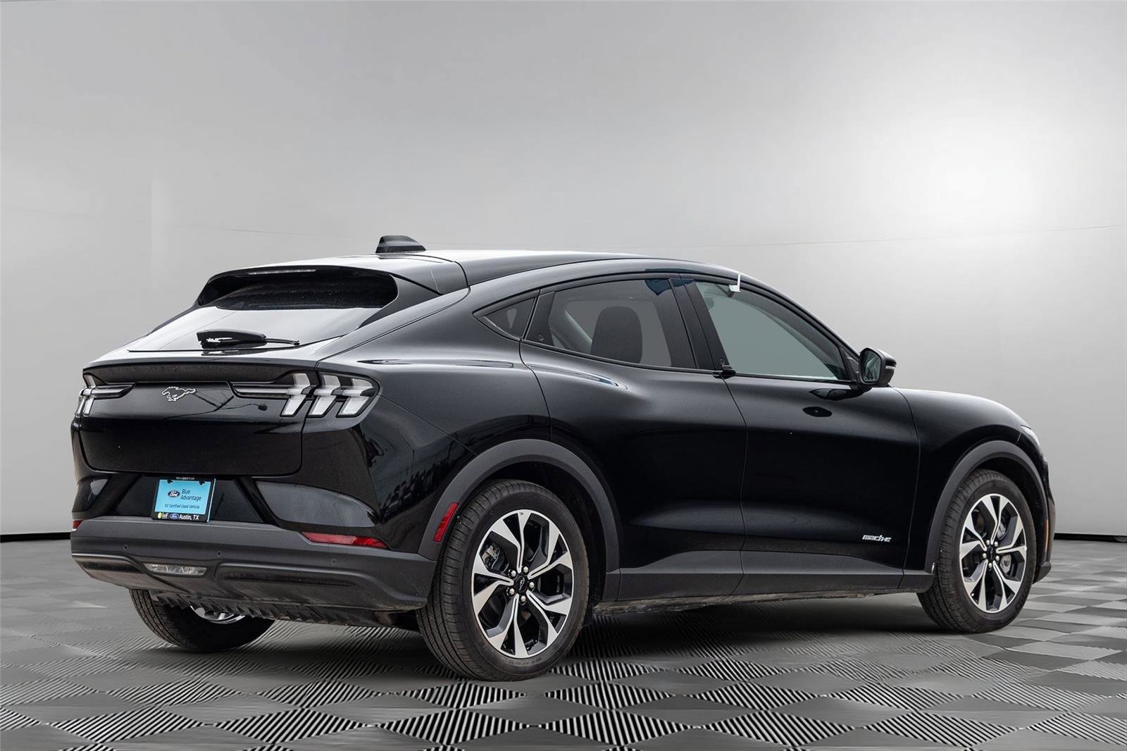 Certified 2025 Ford Mustang Mach-E Select RWD image 6