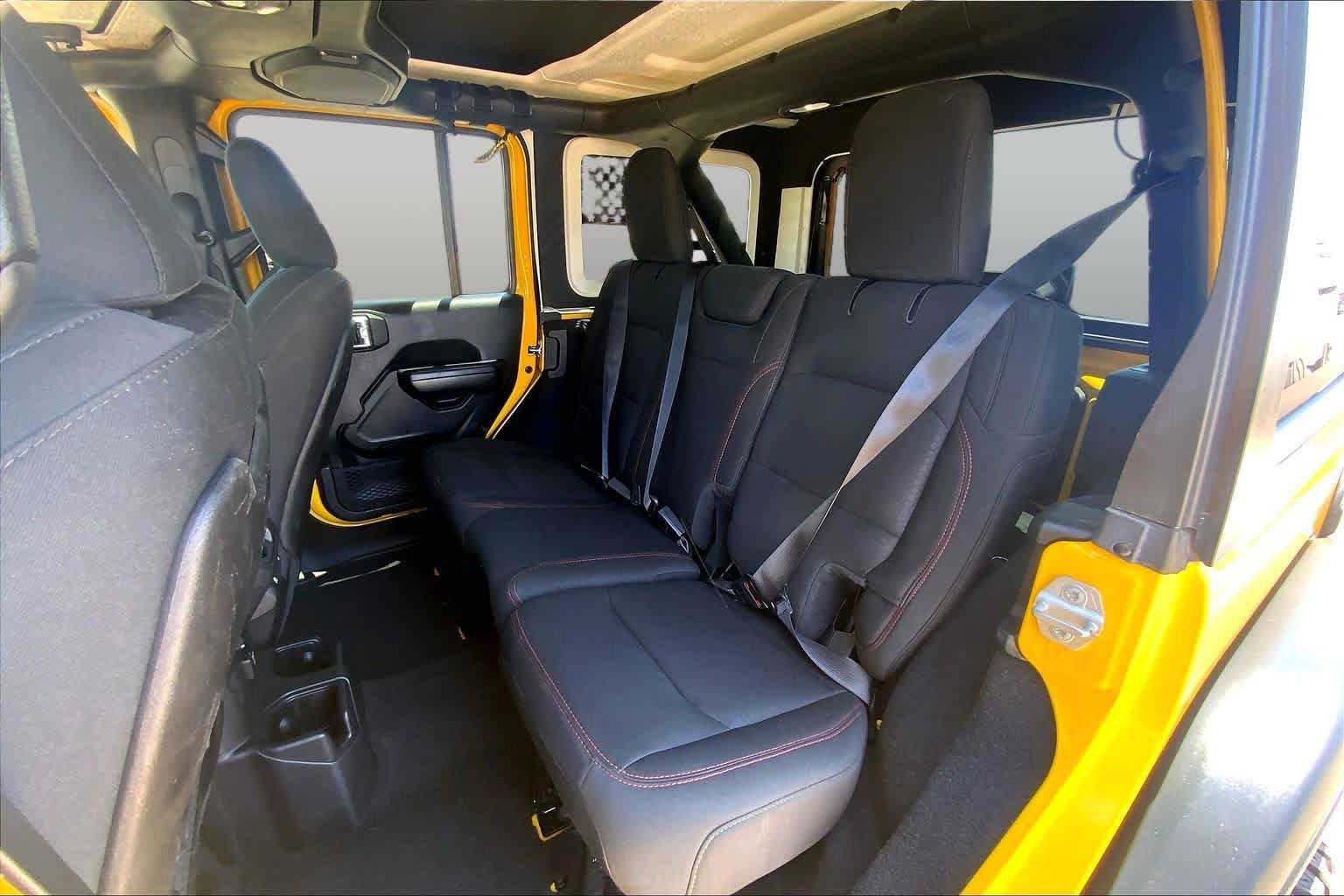 Used 2021 Jeep Wrangler Unlimited Rubicon w/ Cold Weather Group AWD/4WD image 21