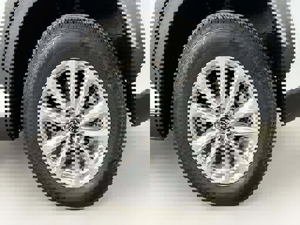 Used 2022 Toyota Corolla Cross LE image 11