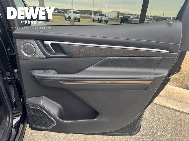 Used 2025 Buick Enclave Avenir w/ Trailering Package, 5000 lbs. image 33