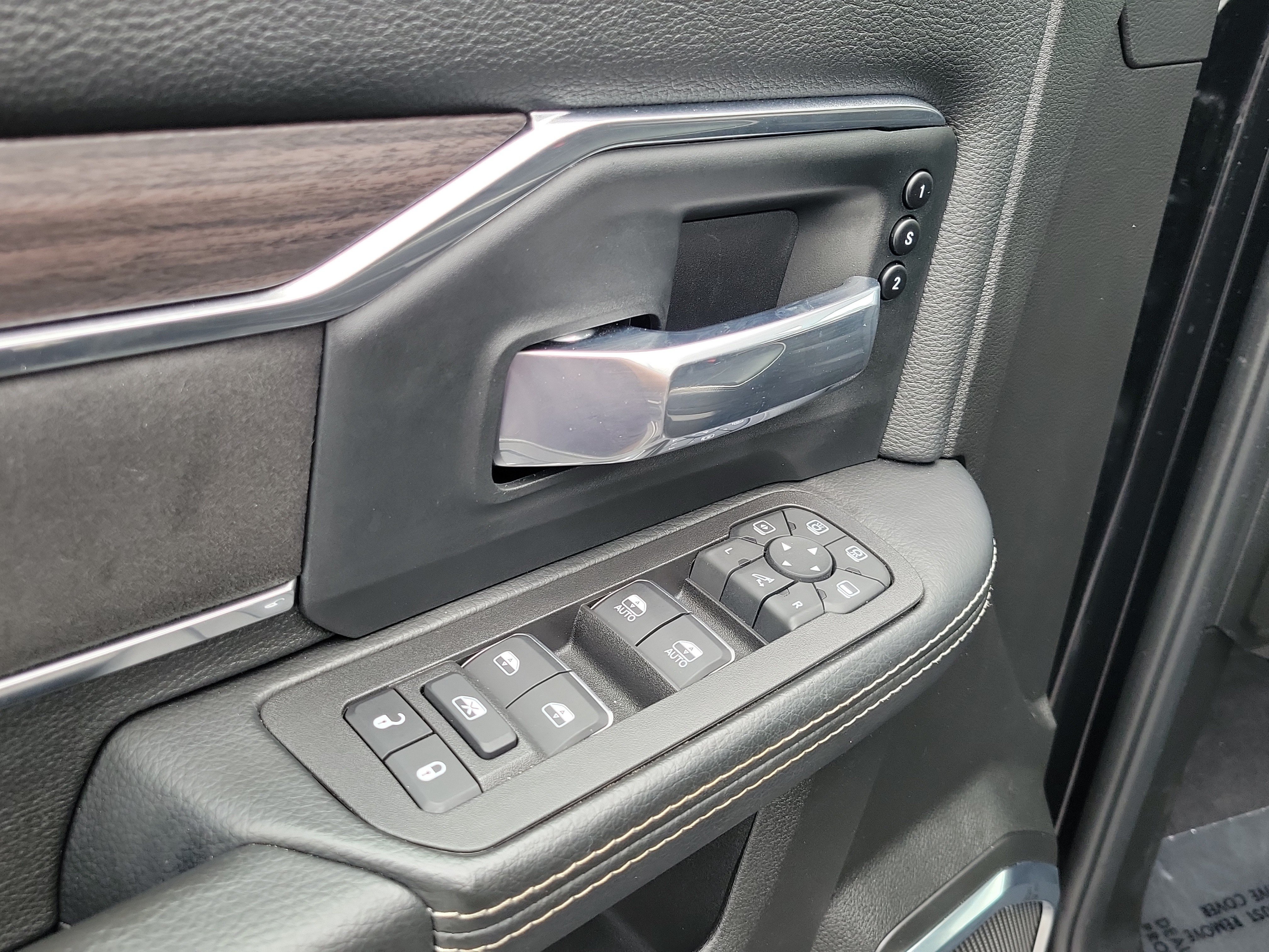 Used 2025 RAM 3500 Laramie w/ Night Edition AWD/4WD image 18