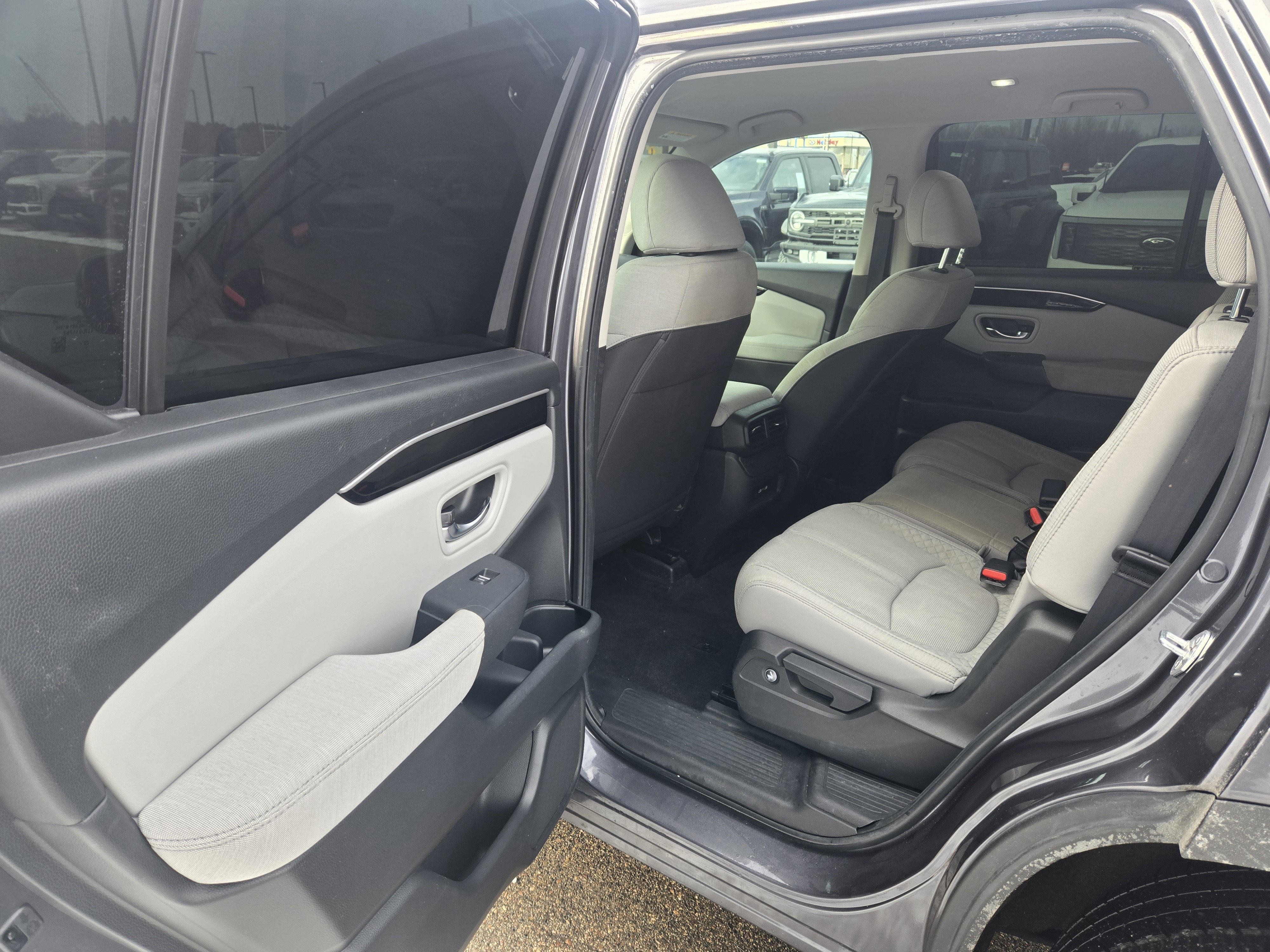 Used 2023 Honda Pilot LX image 15
